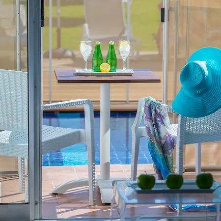 Готель Leonardo Cypria Bay 4*