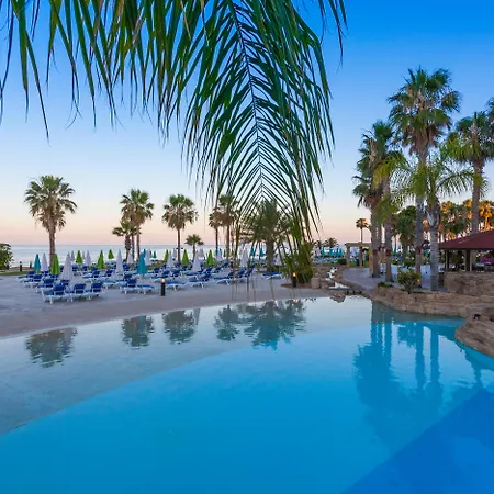 Готель Leonardo Cypria Bay 4*